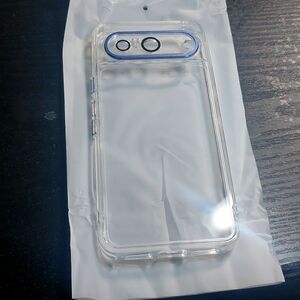 Goggle pixel 8 clear with a blue ring